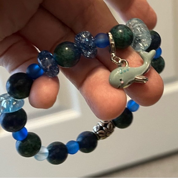 Blue Beaded Stretch Bracelet with Whale Charm - Picture 4 of 9